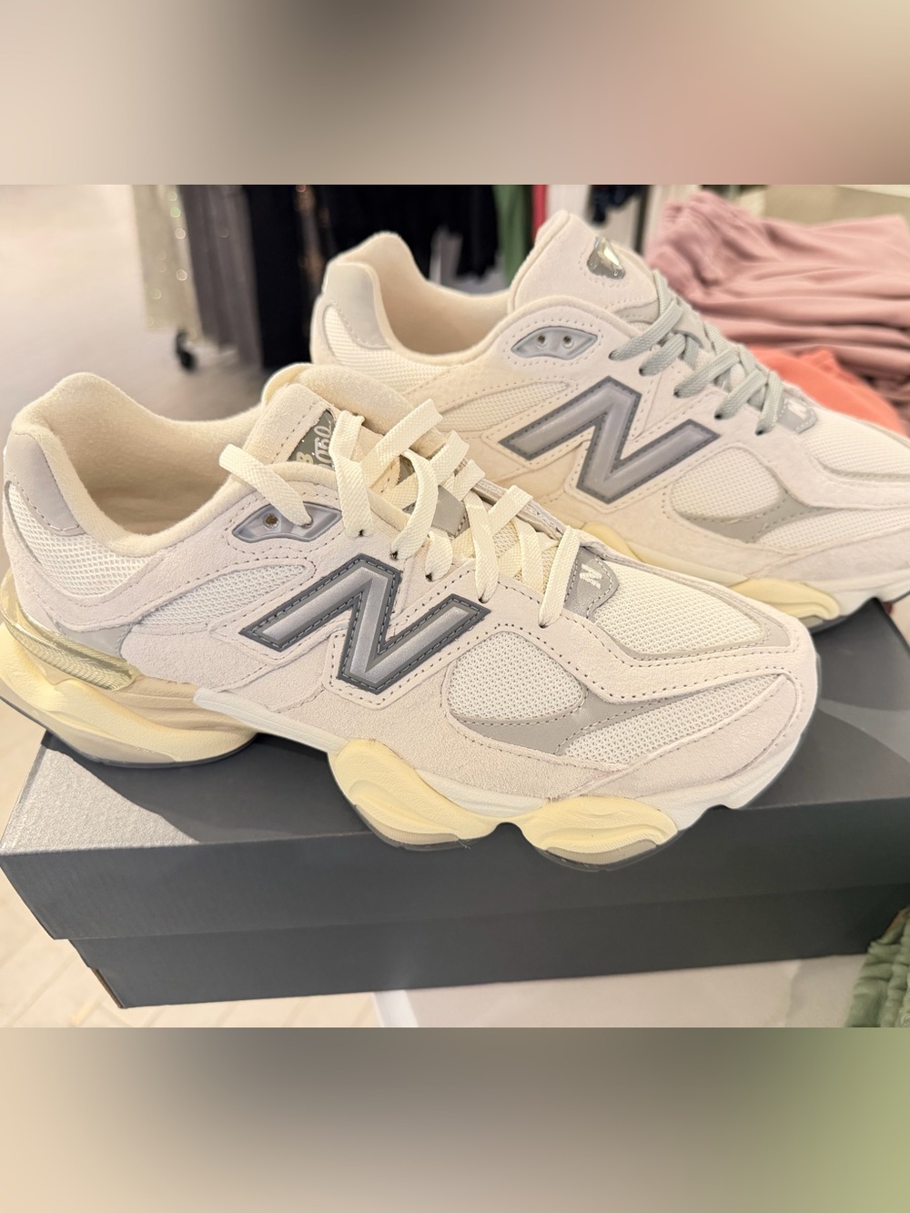 New balance unisex 9060 White Grey - Picture 2 of 5